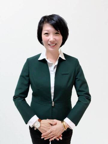 李佳容;