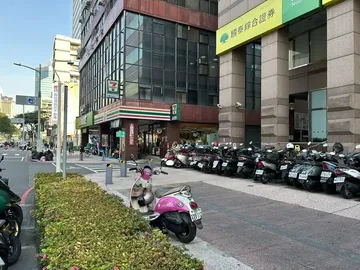 中正路住辦大樓